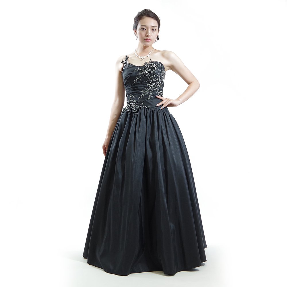 ブラックカラーのワンショルダーデザインドレス